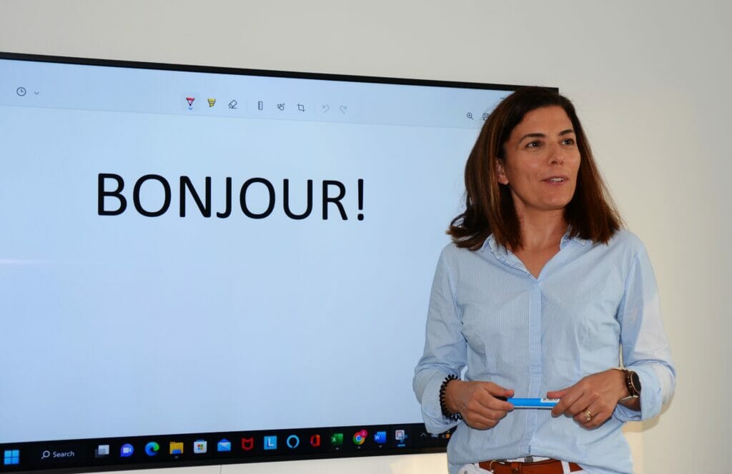 Ange teaching French Verbs